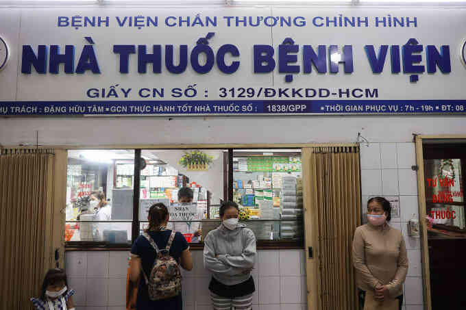 Bệnh viện thiếu thuốc, bệnh nhân mua ở ngoài sẽ được BHYT thanh toán