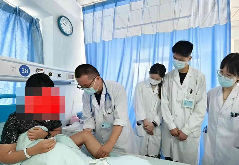 Con trai đi cấp cứu sau khi tập thể dục, cha mẹ nhận ra sai lầm nhiều người mắc
