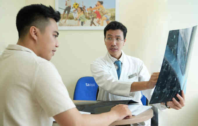 Cách điều trị chân thấp chân cao