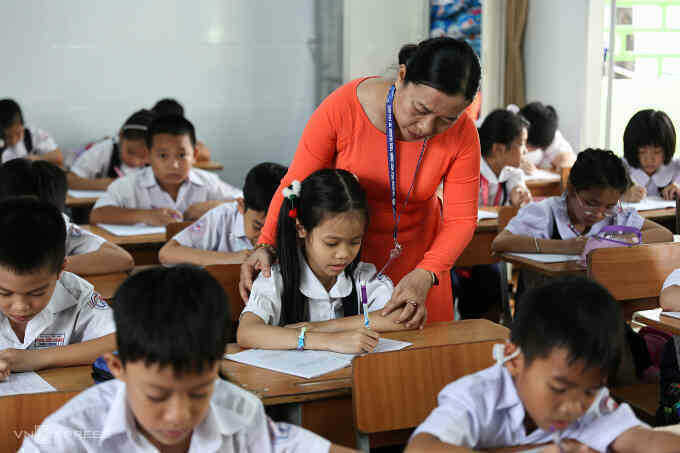 Rút đề xuất miễn học phí cho con giáo viên