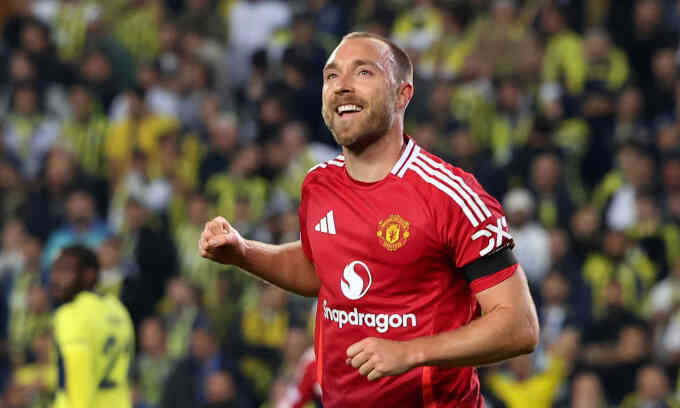 Man Utd hòa Fenerbahce khi Mourinho bị đuổi