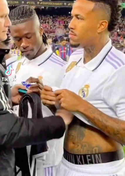 Bí mật các cầu thủ Real Madrid ngửi áo, bôi chất lạ để đá hay hơn