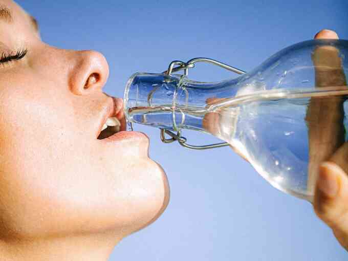 Dấu hiệu cảnh báo cơ thể đang thiếu nước