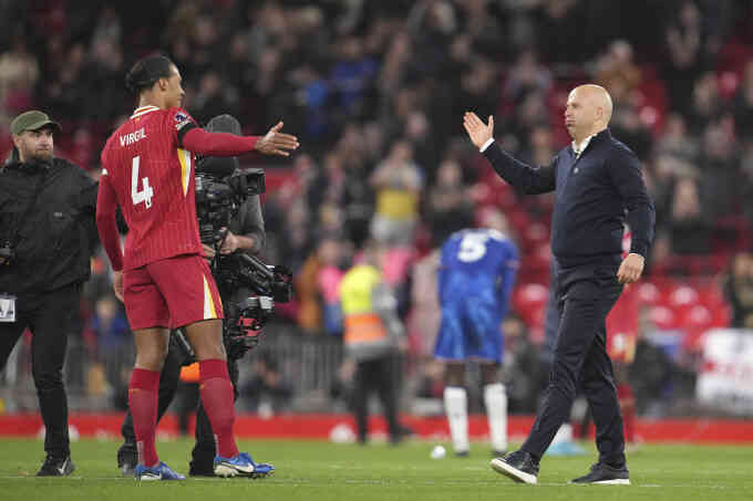 HLV Slot dự cảm khó khăn khi Liverpool gặp Arsenal