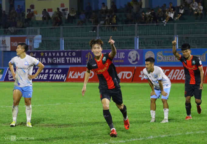 Hoàng Đức ghi bàn ngay trận ra quân giải hạng Nhất