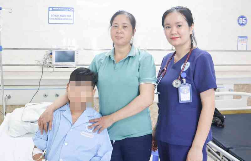 Giảm 10 kg, bé trai 13 tuổi cấp cứu với đường huyết 