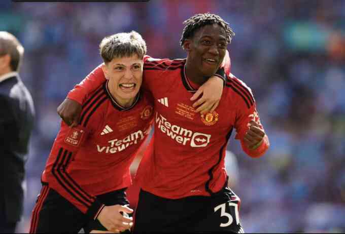 Man City không cho cầu thủ Man Utd đi nhờ đến lễ trao giải Quả Bóng Vàng