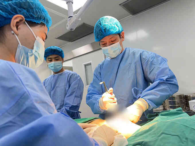 Người đàn ông bị nữ hóa tuyến vú