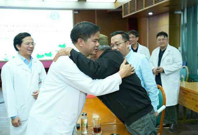 Bệnh nhân đột quỵ chết não hiến tạng cứu 4 người