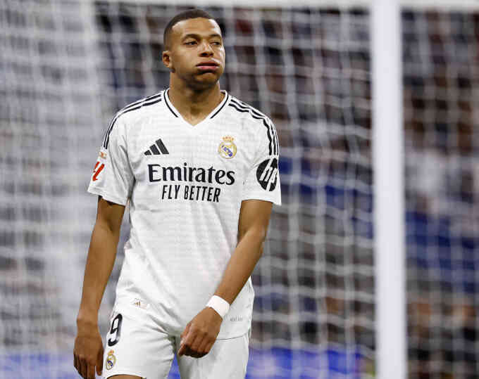 Cầu thủ hay nhất châu Á châm chọc Mbappe