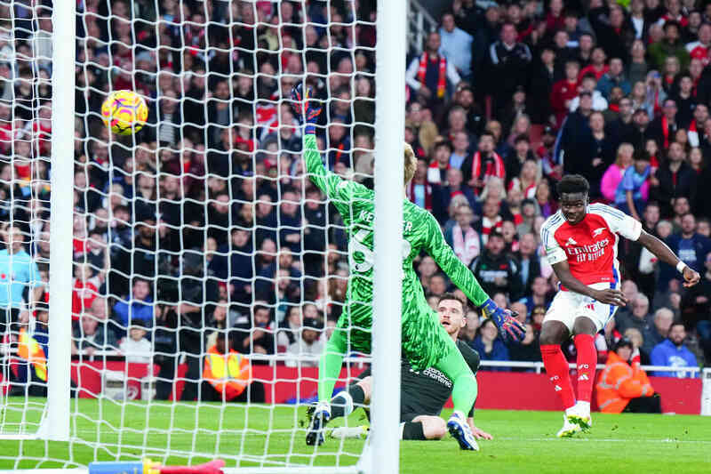 Liverpool hòa nghẹt thở Arsenal: Salah chờ kỷ lục Ngoại hạng Anh