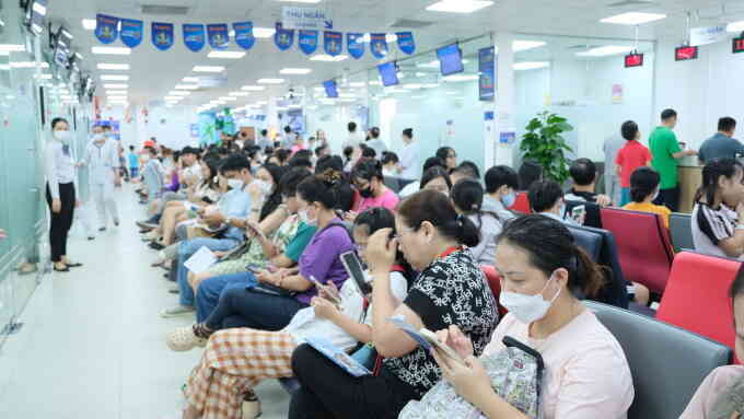 Nhiều du học sinh về nước tiêm vaccine sốt xuất huyết