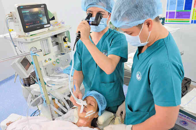 Chật vật gây mê mổ sinh cho sản phụ bị cứng hàm, viêm dính cột sống