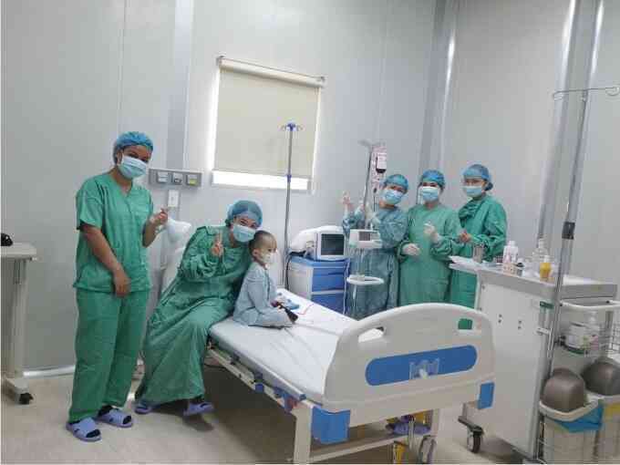 Hai em bé hồi sinh nhờ ghép tủy đồng loại