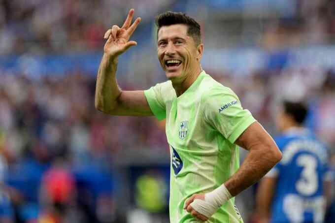 Lewandowski lập hat-trick trong 25 phút