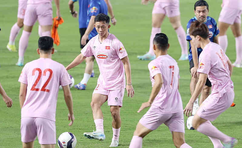 Tuyển Việt Nam: Quân bầu Đức khó thuyết phục ông Kim Sang Sik