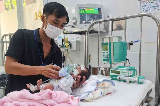 Bệnh hô hấp vào mùa, nhiều trẻ biến chứng viêm phổi