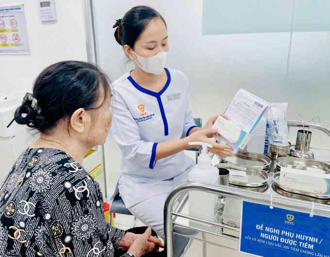 Người cao tuổi có cần tiêm vaccine sốt xuất huyết?
