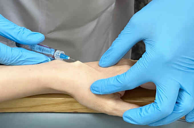 Làm thế nào để bàn tay đầy đặn mềm mại?