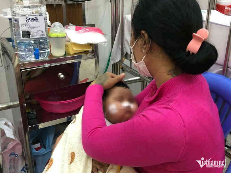 Sốt 2-3 ngày trẻ đã tím tái khó thở, cảnh báo dịch hô hấp vào mùa