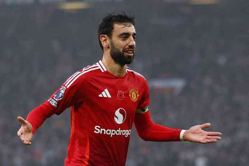 Man Utd thắng đậm Leicester, Van Nistelrooy rời vị trí "thuyền trưởng"