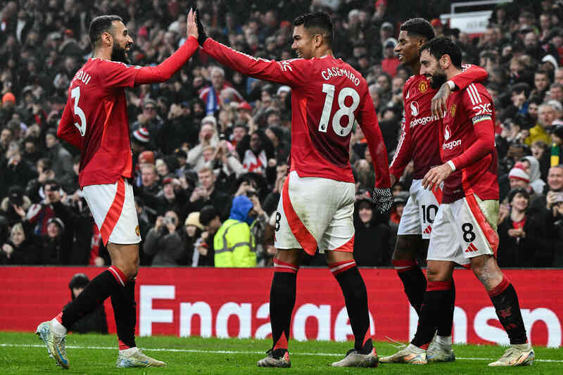 MU thắng đậm Leicester: Người truyền lửa Van Nistelrooy