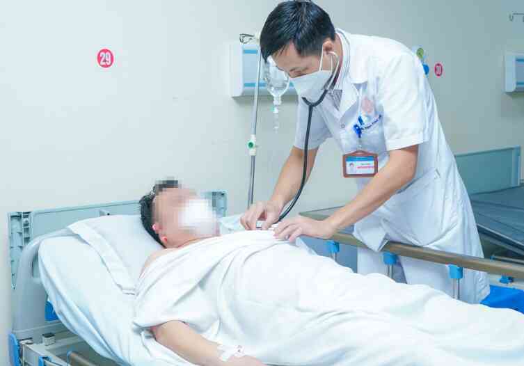 Người đàn ông Hà Nội đột quỵ khi đang lái xe