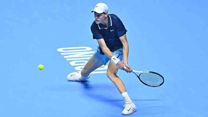 Sinner thị uy ở ATP Finals