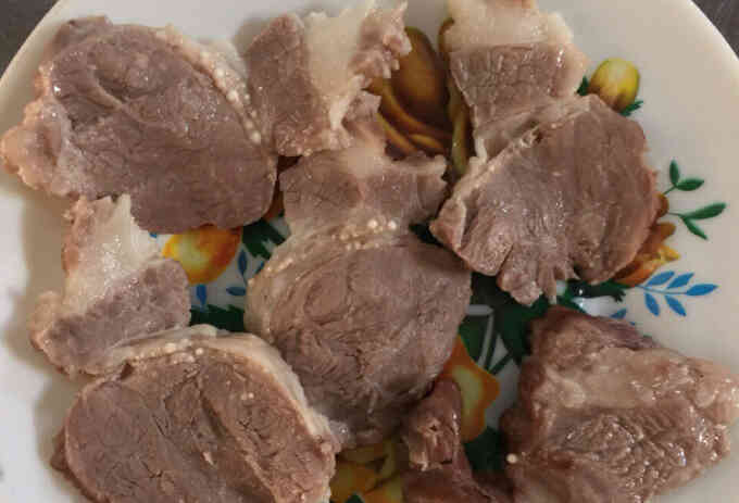 Thịt lợn nổi đốm trắng có phải do nhiễm sán?