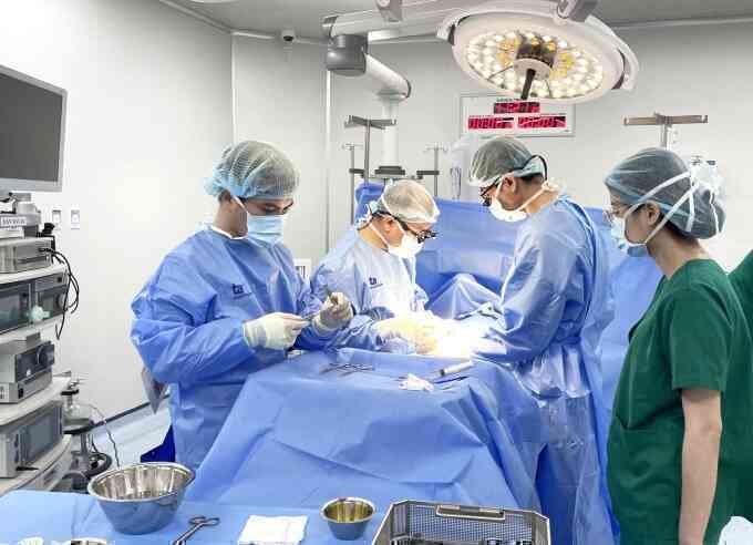 Tinh hoàn ẩn trong ống bẹn bé trai