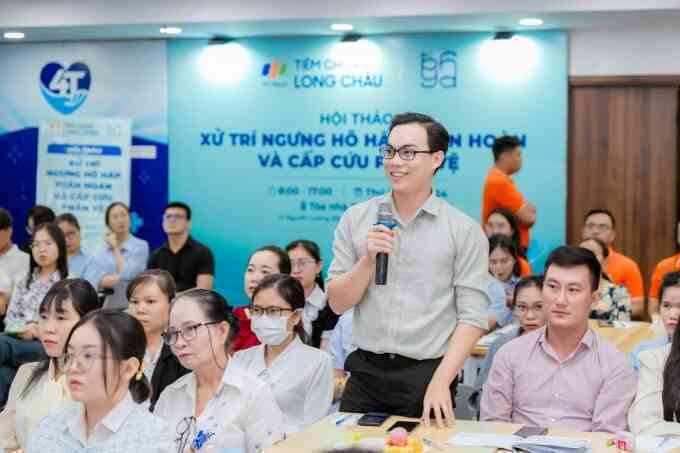 Bác sĩ, điều dưỡng Long Châu tham gia khóa cấp cứu phản vệ