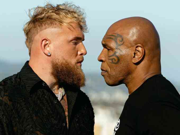 Anthony Joshua lo cho Mike Tyson khi đấu võ sĩ kém 30 tuổi