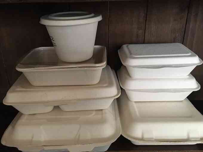 Thức ăn đựng vào hộp xốp có gây hại?