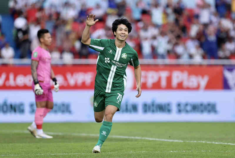 Tuyển Việt Nam: Ông Kim Sang Sik và canh bạc với Công Phượng