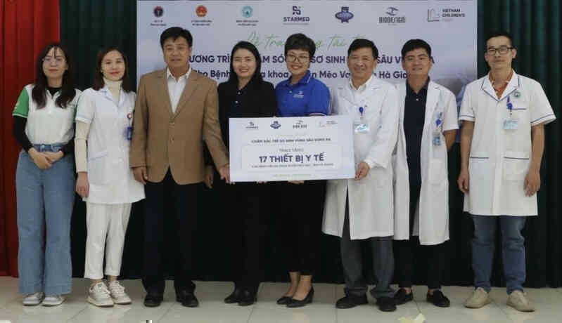 Dược phẩm STARMED tặng thiết bị y tế cho Bệnh viện đa khoa huyện Mèo Vạc