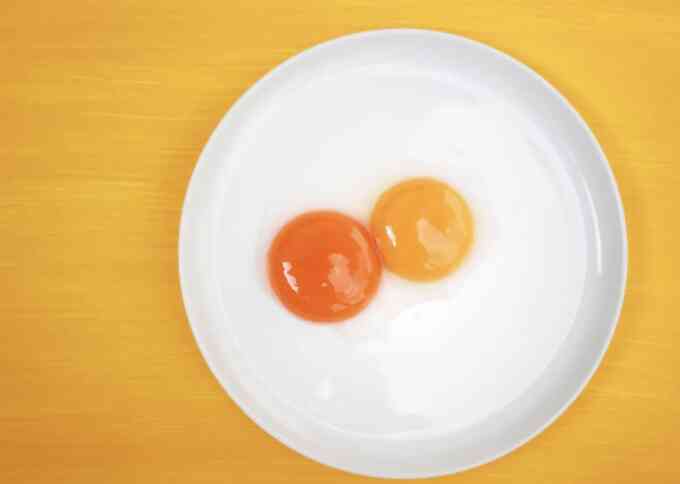 Trứng gà lòng đỏ hay vàng tốt hơn?