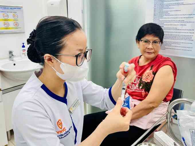 Đau thần kinh zona có nên tiêm vaccine?