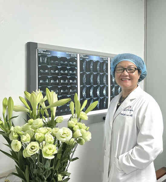 Nữ phó giáo sư 
