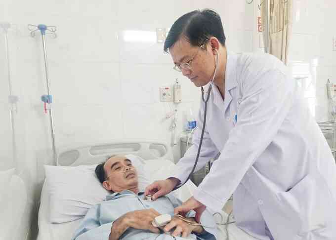 Trở về từ cõi chết nhờ được kíp y tế công ty ép tim kịp thời