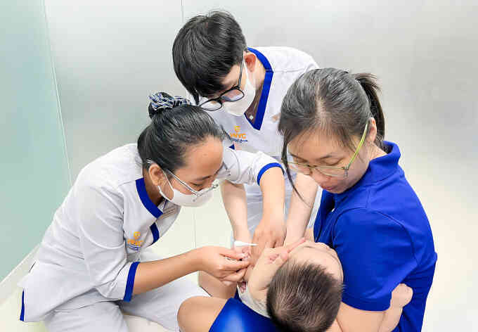 Gần 5.000 trẻ dưới 9 tháng tiêm vaccine sởi tại VNVC
