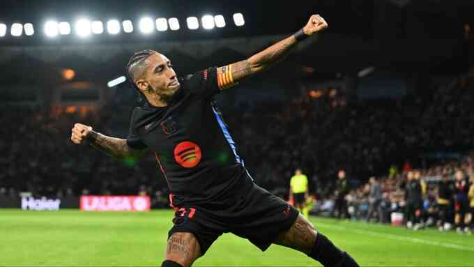 Barca rơi điểm sau khi dẫn hai bàn ở La Liga