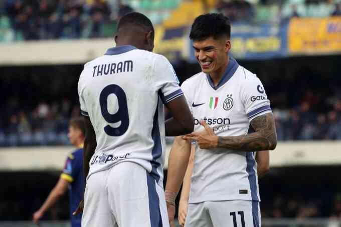 Inter Milan chiếm đỉnh bảng của Napoli ở Serie A