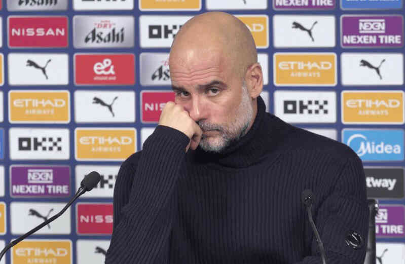 Pep Guardiola bàng hoàng khi Man City thua thảm 0-4