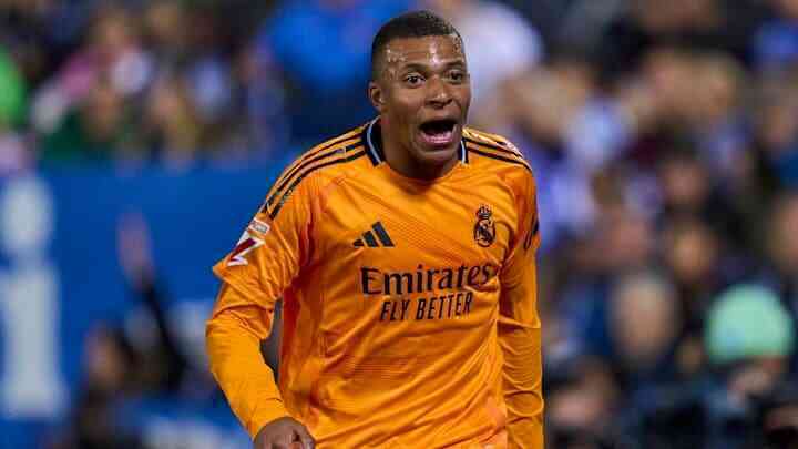 Kylian Mbappe "nổ súng", Real Madrid tiến sát Barcelona
