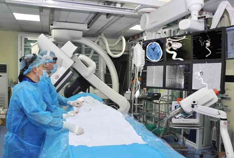 Nam thanh niên 25 tuổi bất ngờ hôn mê ở nơi làm việc