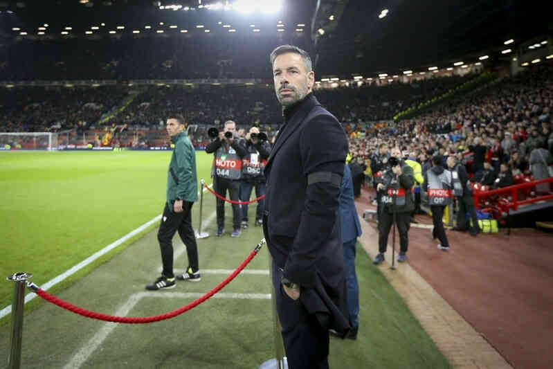 Van Nistelrooy sắp dẫn dắt Leicester, hẹn đấu MU ở Ngoại hạng Anh