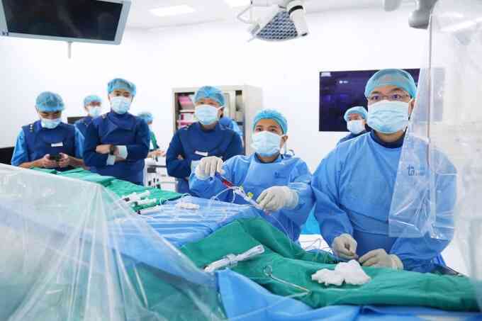 Bơm máu tự thân khơi thông dòng máu tắc nghẽn sau đặt stent