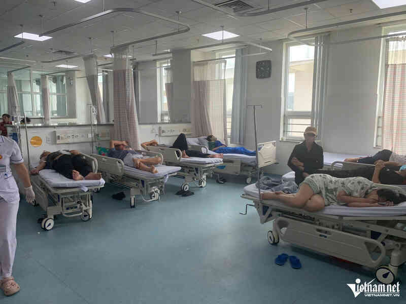 Ngộ độc nghi do ăn bánh mì ở Vũng Tàu, 1 người được xin về sau đó tử vong