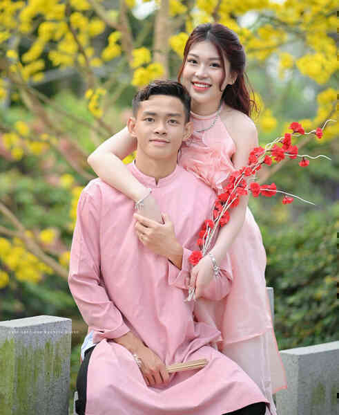 Nửa kia xinh đẹp của tiền đạo tuyển Việt Nam Bùi Vĩ Hào