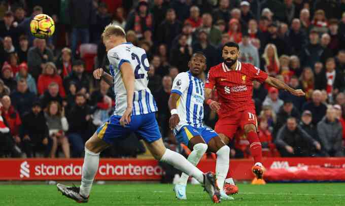 Salah giúp Liverpool chiếm đỉnh bảng Ngoại hạng Anh